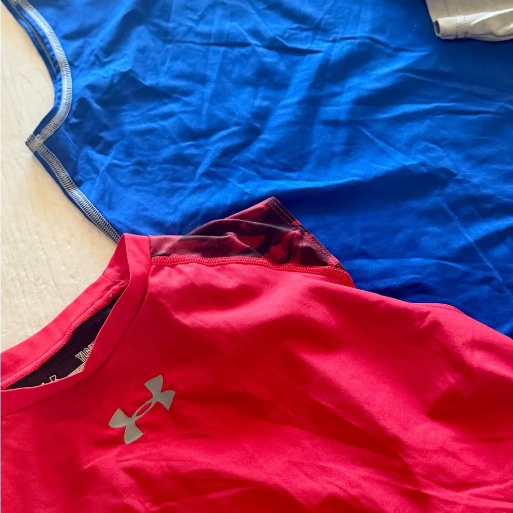 LOT of 4 TOPS Under Armour Youth Athletic Shirts Boys Large / XL HeatGear